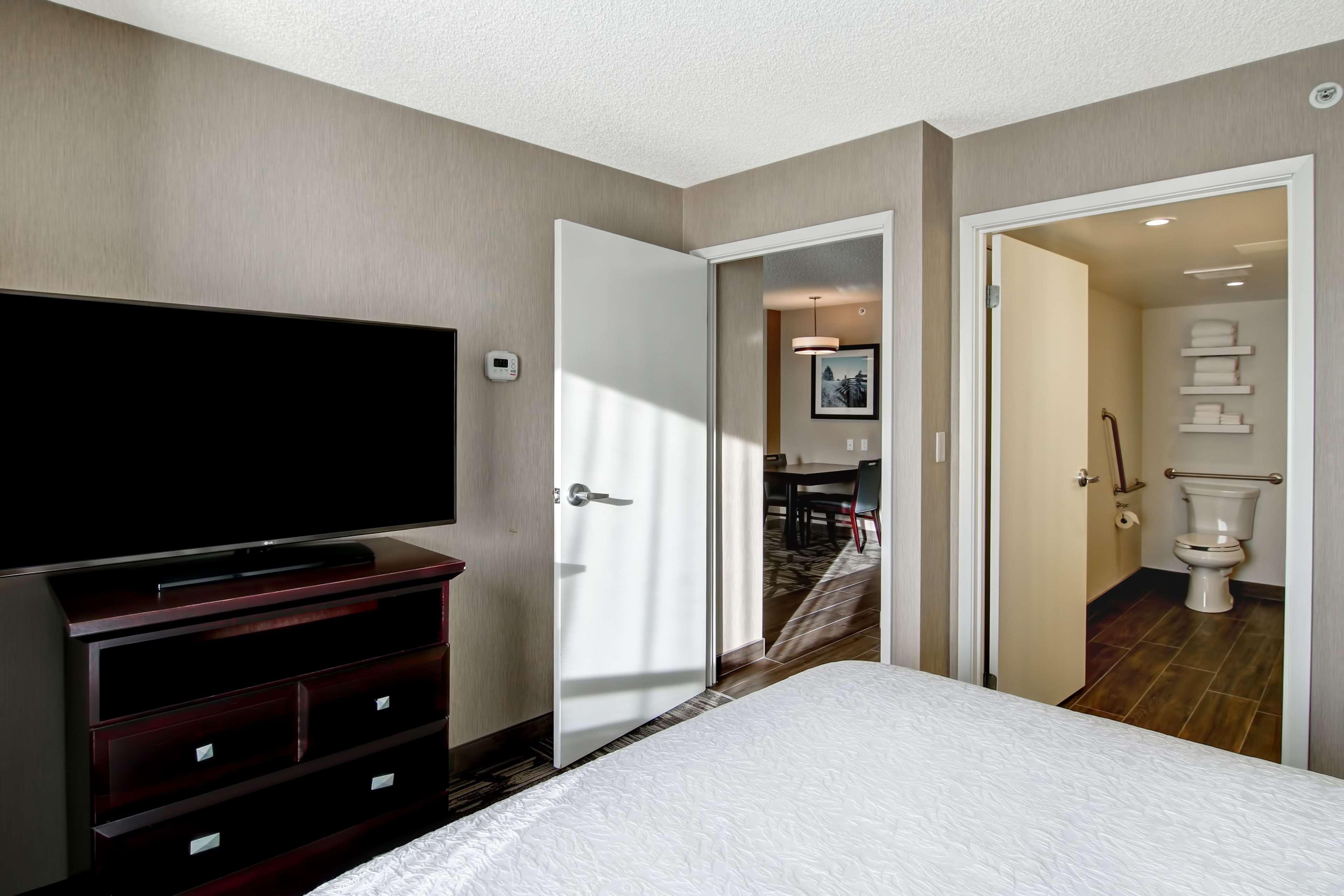 Hampton Inn & Suites By Hilton Calgary-Airport Ngoại thất bức ảnh