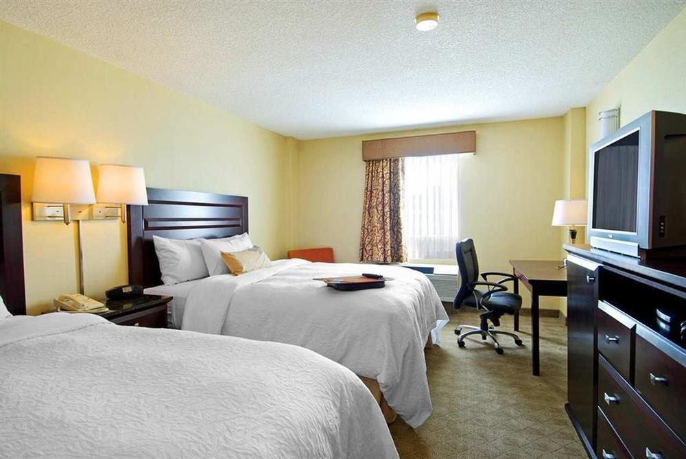 Hampton Inn & Suites By Hilton Calgary-Airport Phòng bức ảnh