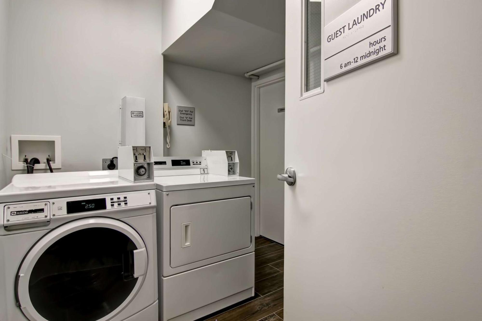 Hampton Inn & Suites By Hilton Calgary-Airport Ngoại thất bức ảnh