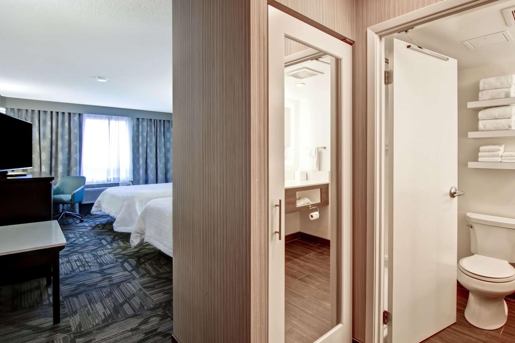 Hampton Inn & Suites By Hilton Calgary-Airport Ngoại thất bức ảnh