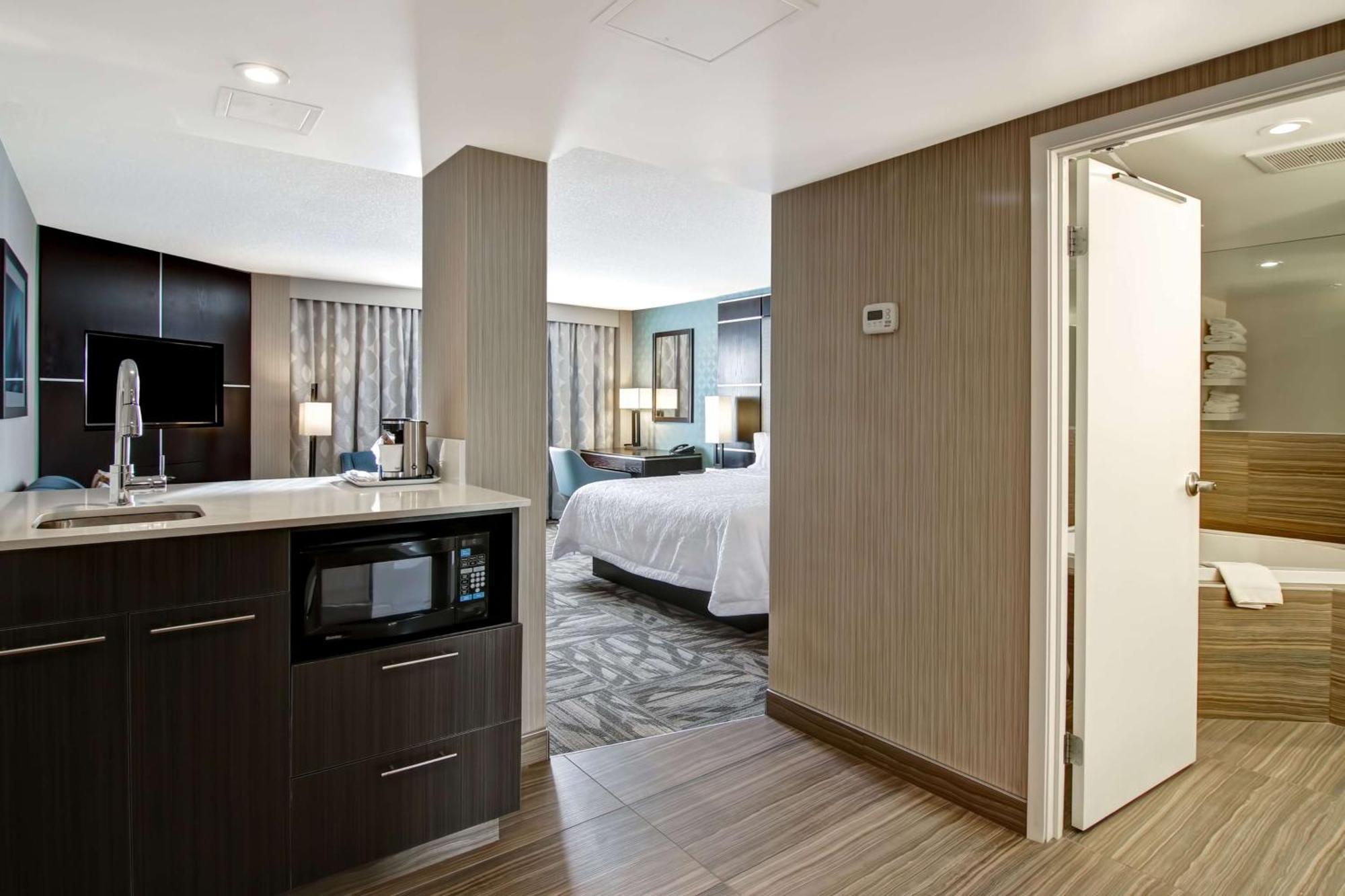 Hampton Inn & Suites By Hilton Calgary-Airport Ngoại thất bức ảnh