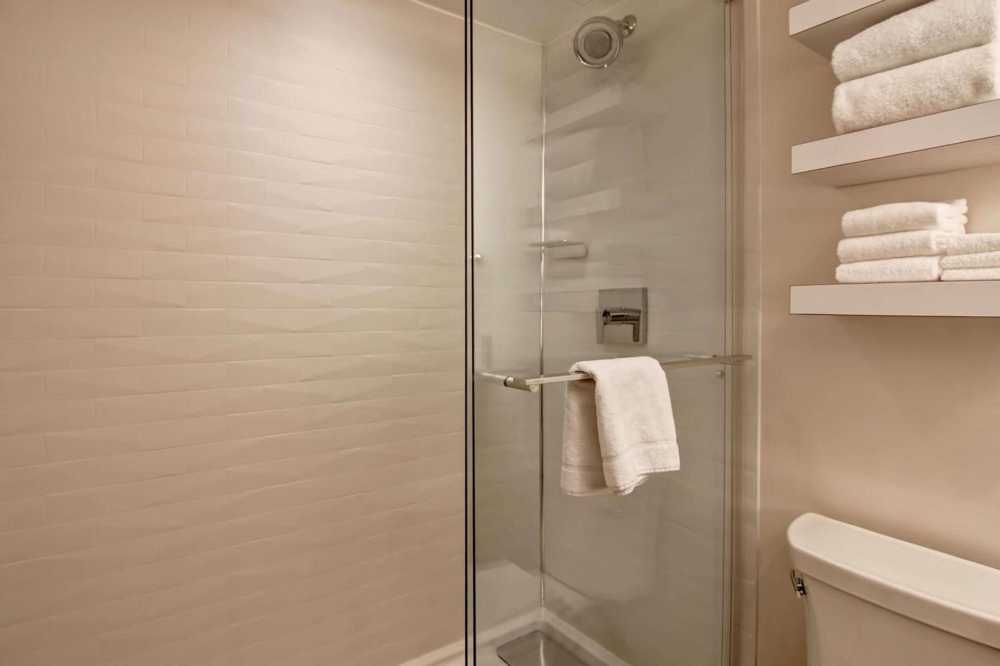 Hampton Inn & Suites By Hilton Calgary-Airport Ngoại thất bức ảnh