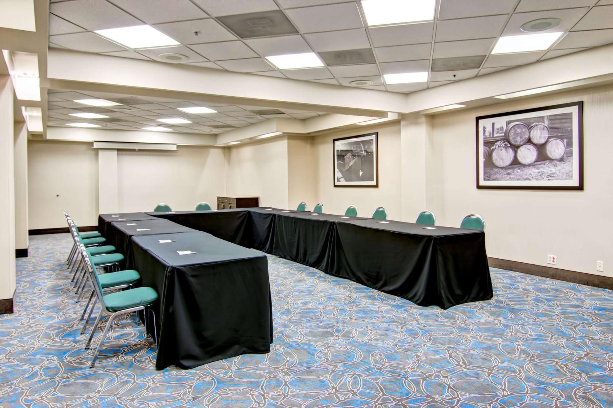 Hampton Inn & Suites By Hilton Calgary-Airport Ngoại thất bức ảnh