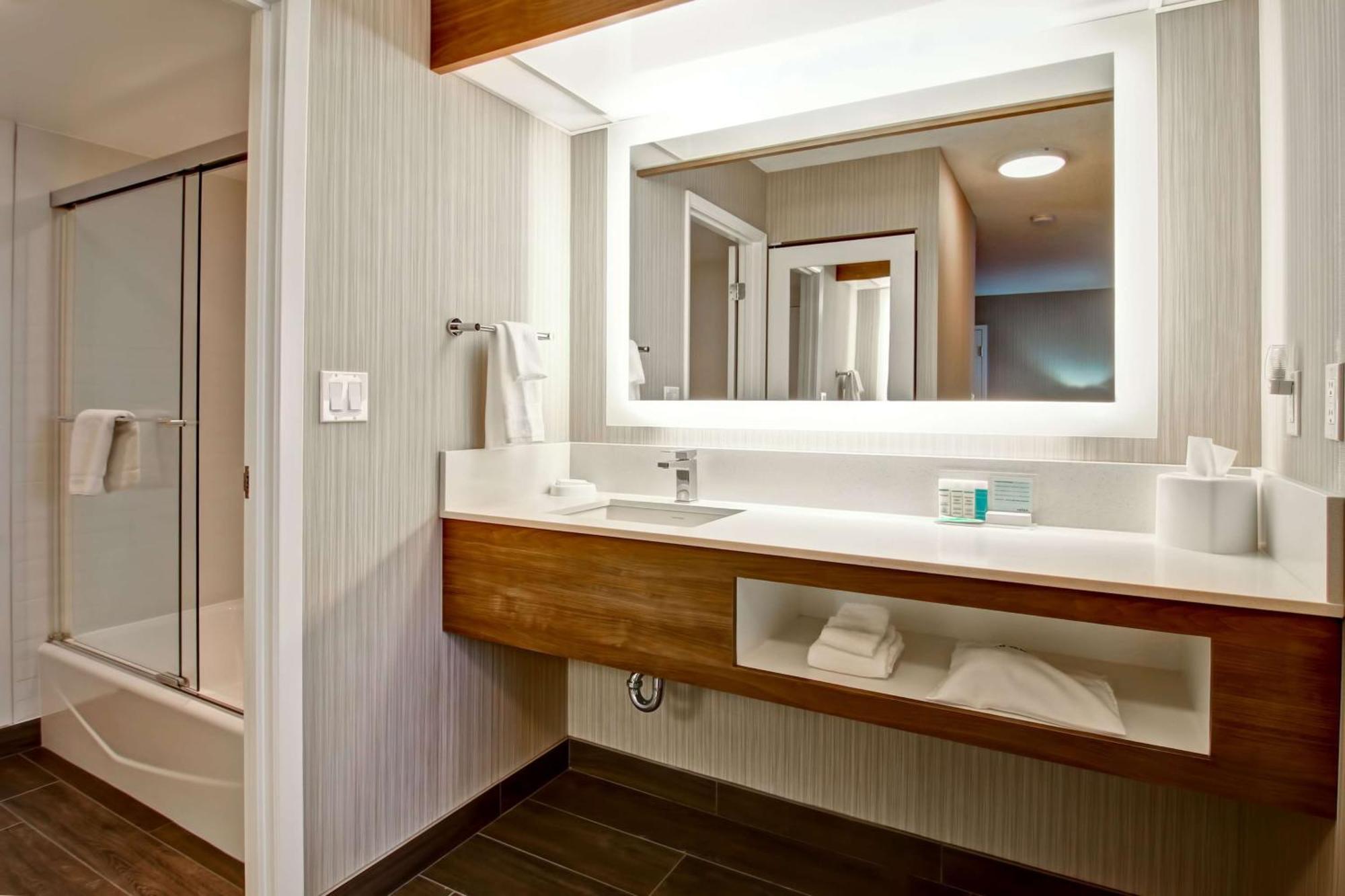 Hampton Inn & Suites By Hilton Calgary-Airport Ngoại thất bức ảnh