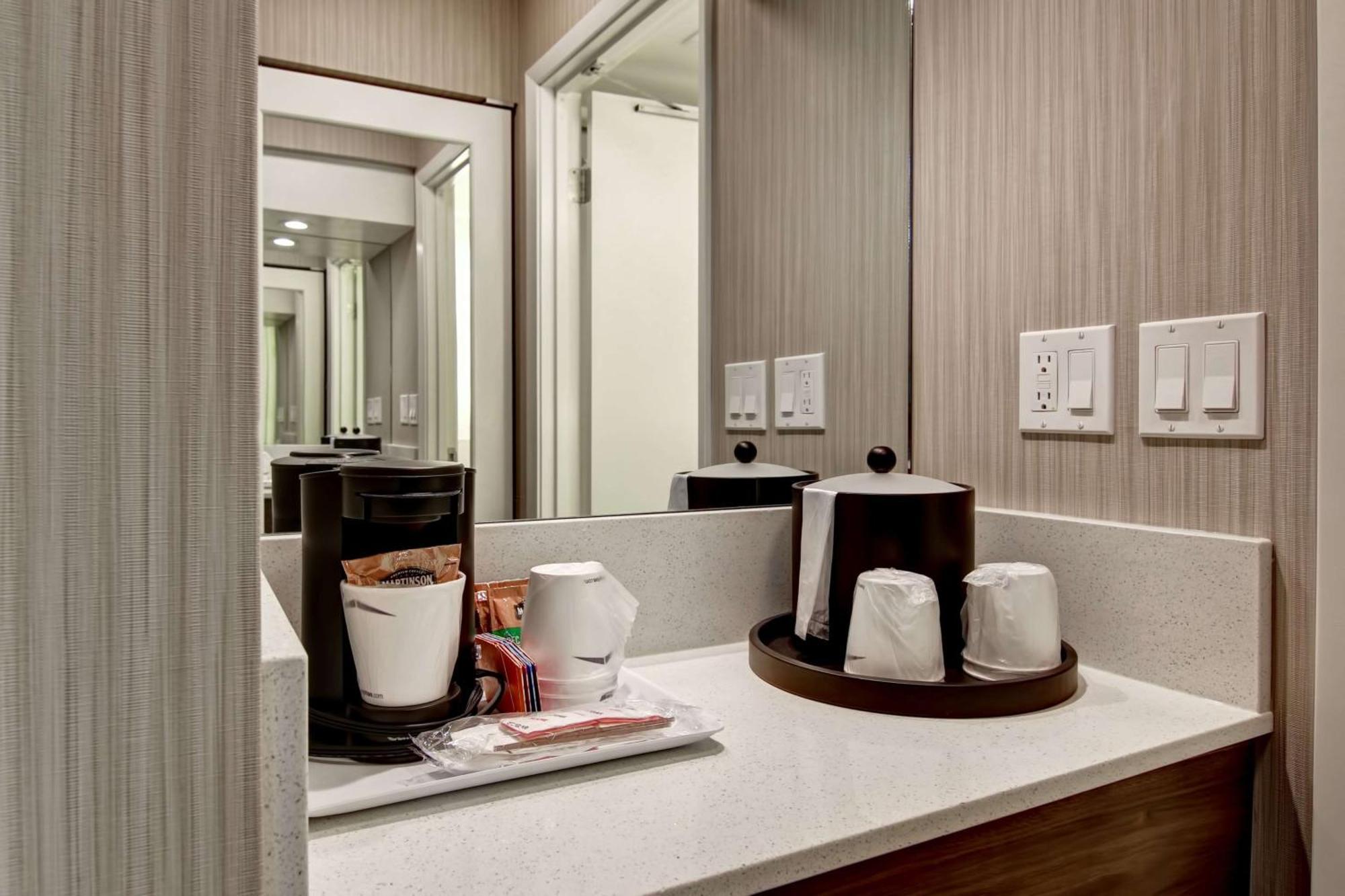 Hampton Inn & Suites By Hilton Calgary-Airport Ngoại thất bức ảnh