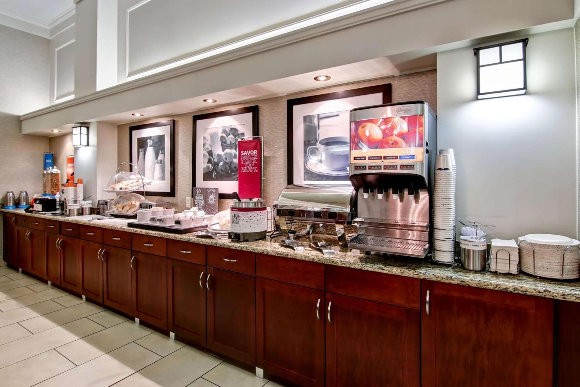 Hampton Inn & Suites By Hilton Calgary-Airport Ngoại thất bức ảnh