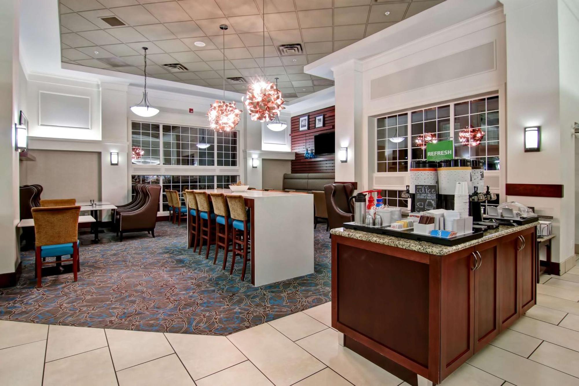 Hampton Inn & Suites By Hilton Calgary-Airport Ngoại thất bức ảnh