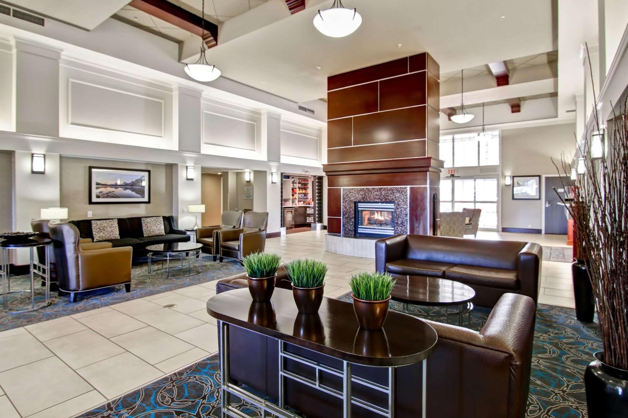 Hampton Inn & Suites By Hilton Calgary-Airport Ngoại thất bức ảnh