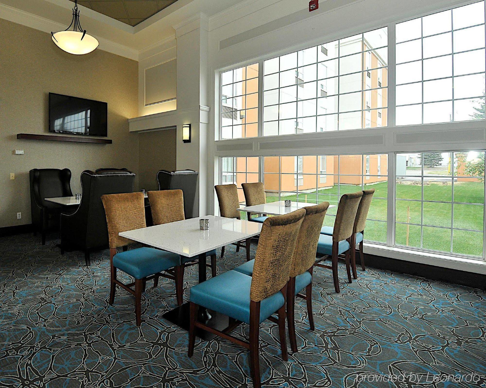 Hampton Inn & Suites By Hilton Calgary-Airport Ngoại thất bức ảnh