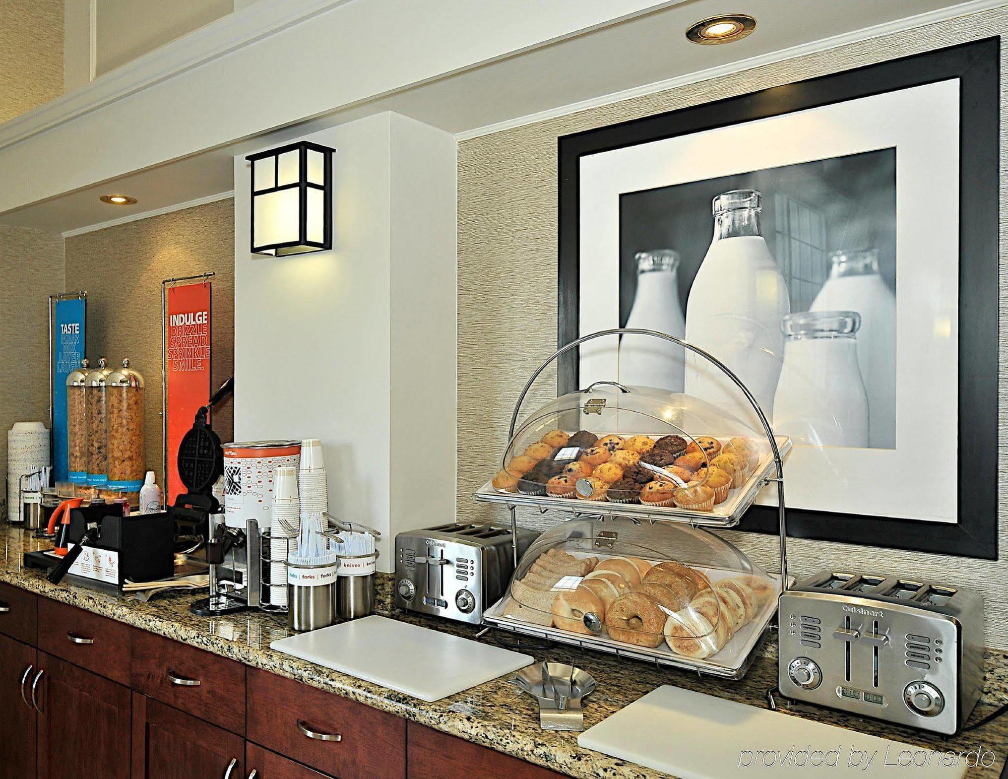 Hampton Inn & Suites By Hilton Calgary-Airport Ngoại thất bức ảnh