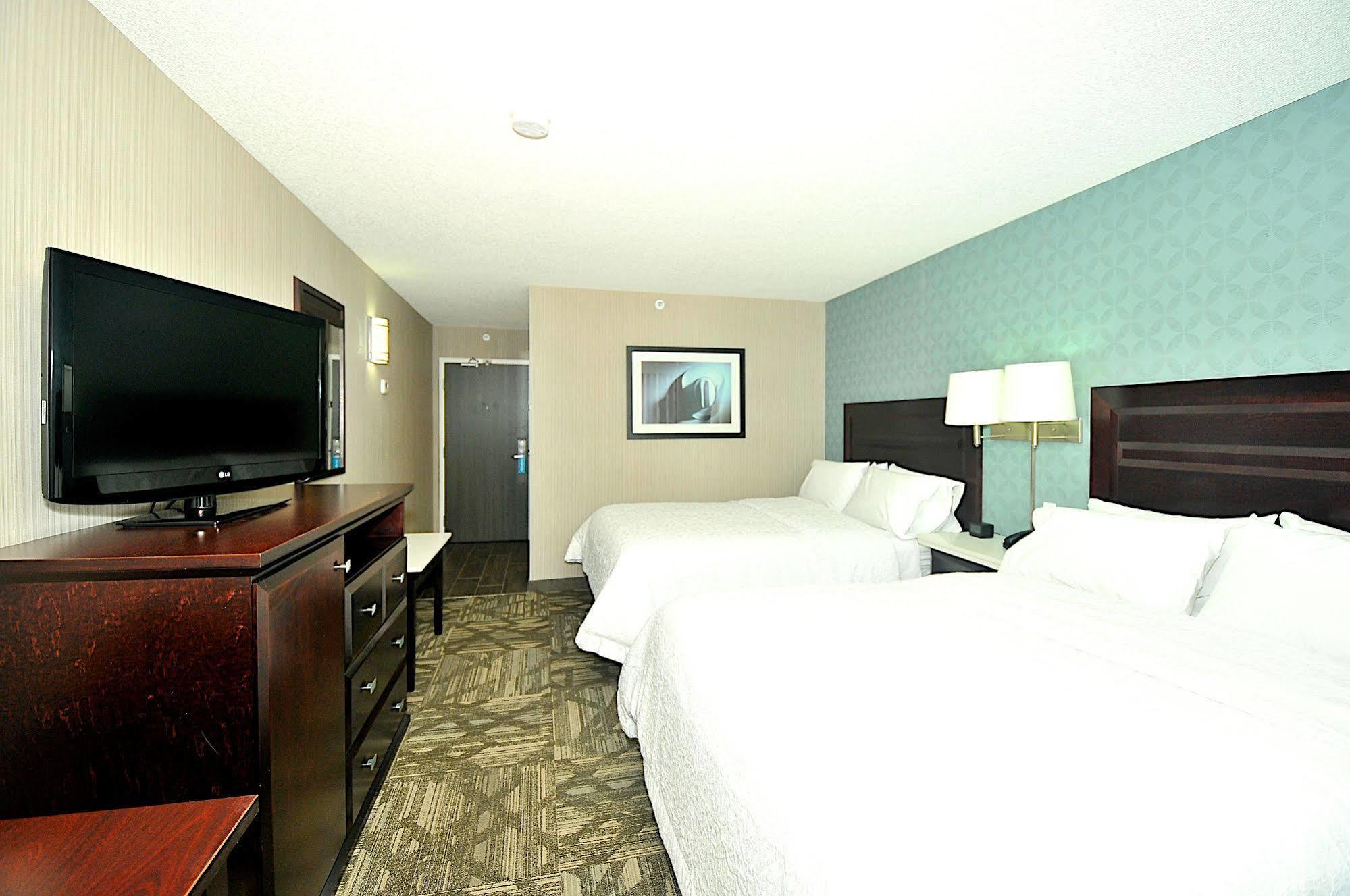 Hampton Inn & Suites By Hilton Calgary-Airport Ngoại thất bức ảnh