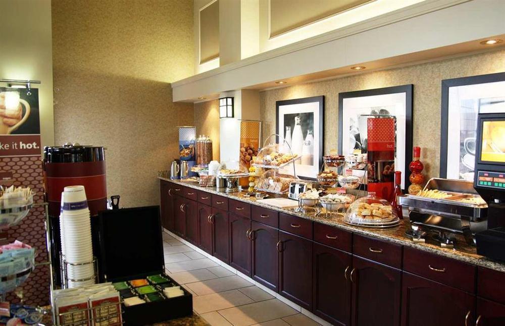 Hampton Inn & Suites By Hilton Calgary-Airport Nhà hàng bức ảnh
